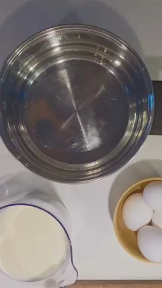 Creamy & sugarfree cake - only 700 calories the whole thing!! 🤤🧁
